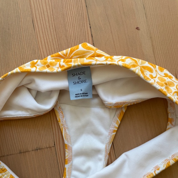 Orange and white swimsuit - Picture 4 of 4